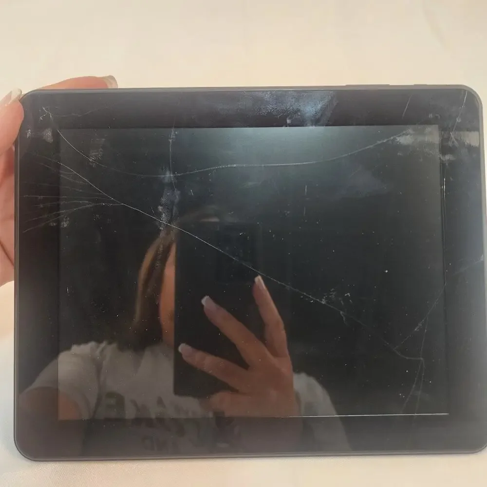 Trio Stealth G4 Android Tablet Silver Cracked Screen For Parts or Repair